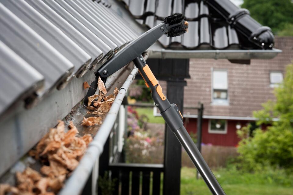 gutter cleaning and repair